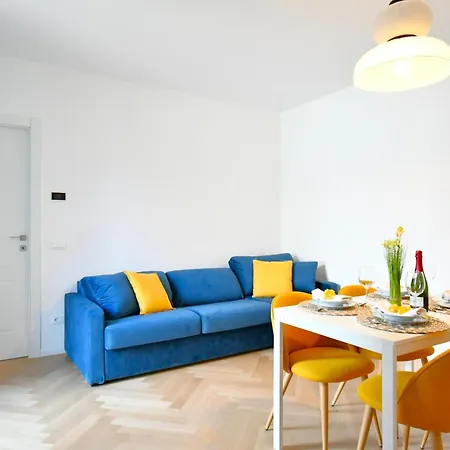 Cozy Center Apartment